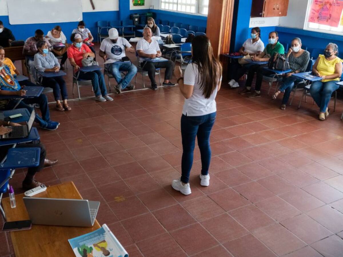 UdeC promueve proyecto para fortalecer instituciones educativas públicas