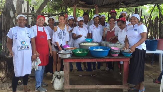 Cocina tradicional con mujeres en Dibulla.