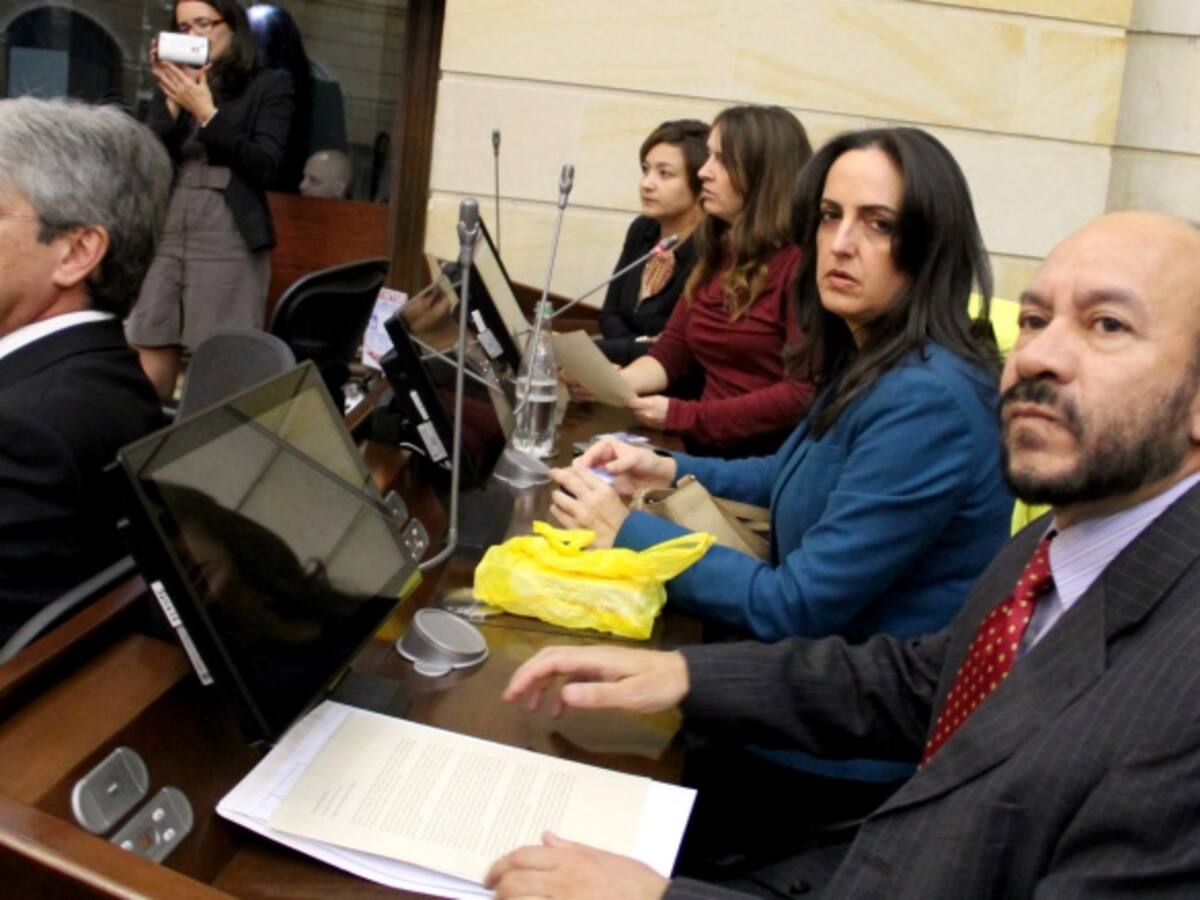Acuerdo entre Gobierno y Farc es un Golpe de Estado: uribistas