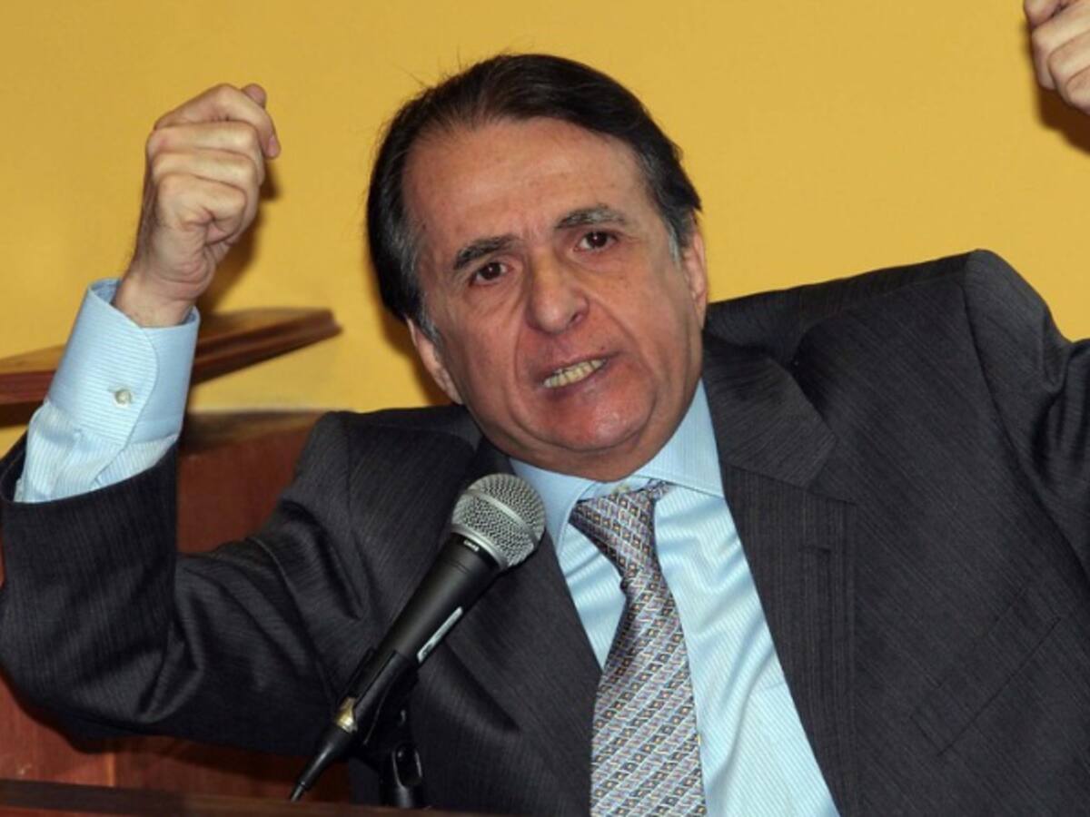 Abogados reclaman un trato equitativo hacia el exministro Alberto Santofimio