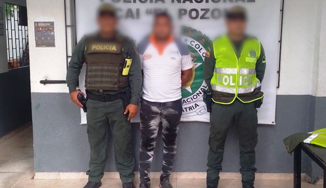 Se trata de una menor de 13 años de edad, que se encontraba en su casa porque es hija de la persona que cuidaba a una niña que él tiene