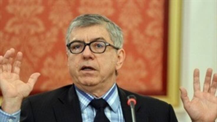 Presidente César Gaviria firma la Constitución de Colombia de 1991