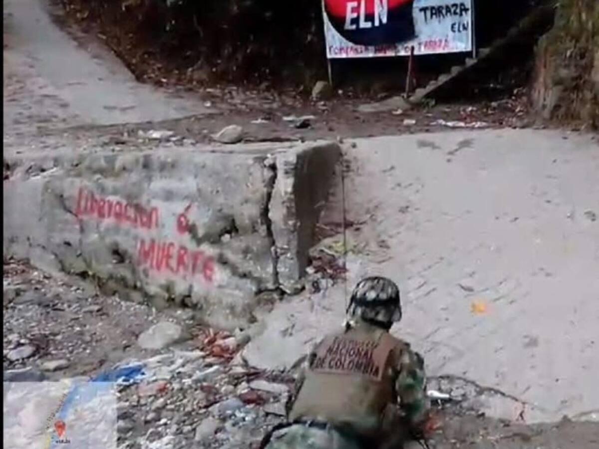 Ejército retiró bandera del ELN y explosivos instalados en vereda de Valdivia, Antioquia