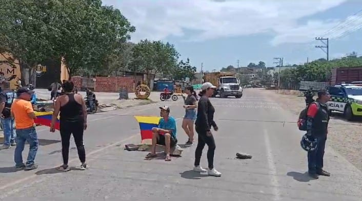 Protesta por falta de agua en el anillo vial occidental de Cúcuta / Foto: Cortesía