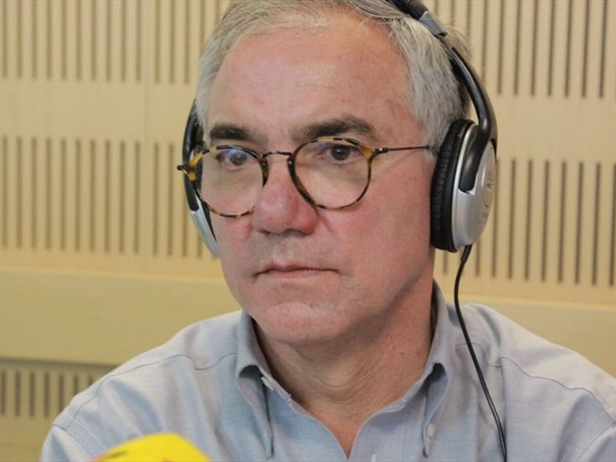 Exministro Diego Palacio es el nuevo director del Hospital San Carlos