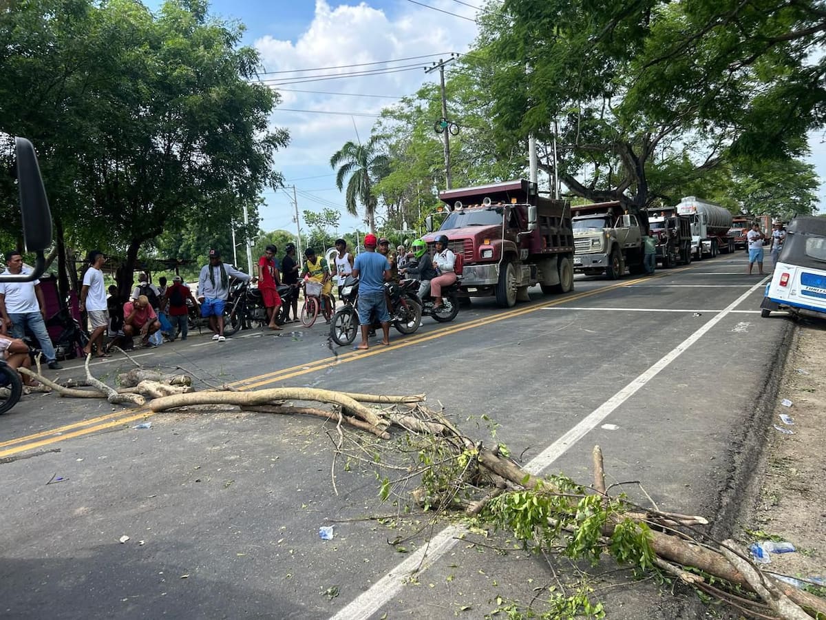Bloqueo en la Cordialidad: habitantes de Santa Catalina protestaron por alzas en tarifas de Afinia