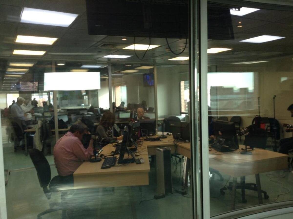 En un ambiente de nostalgia el equipo de Caracol se une para decir una vez más #GraciasPelaez.