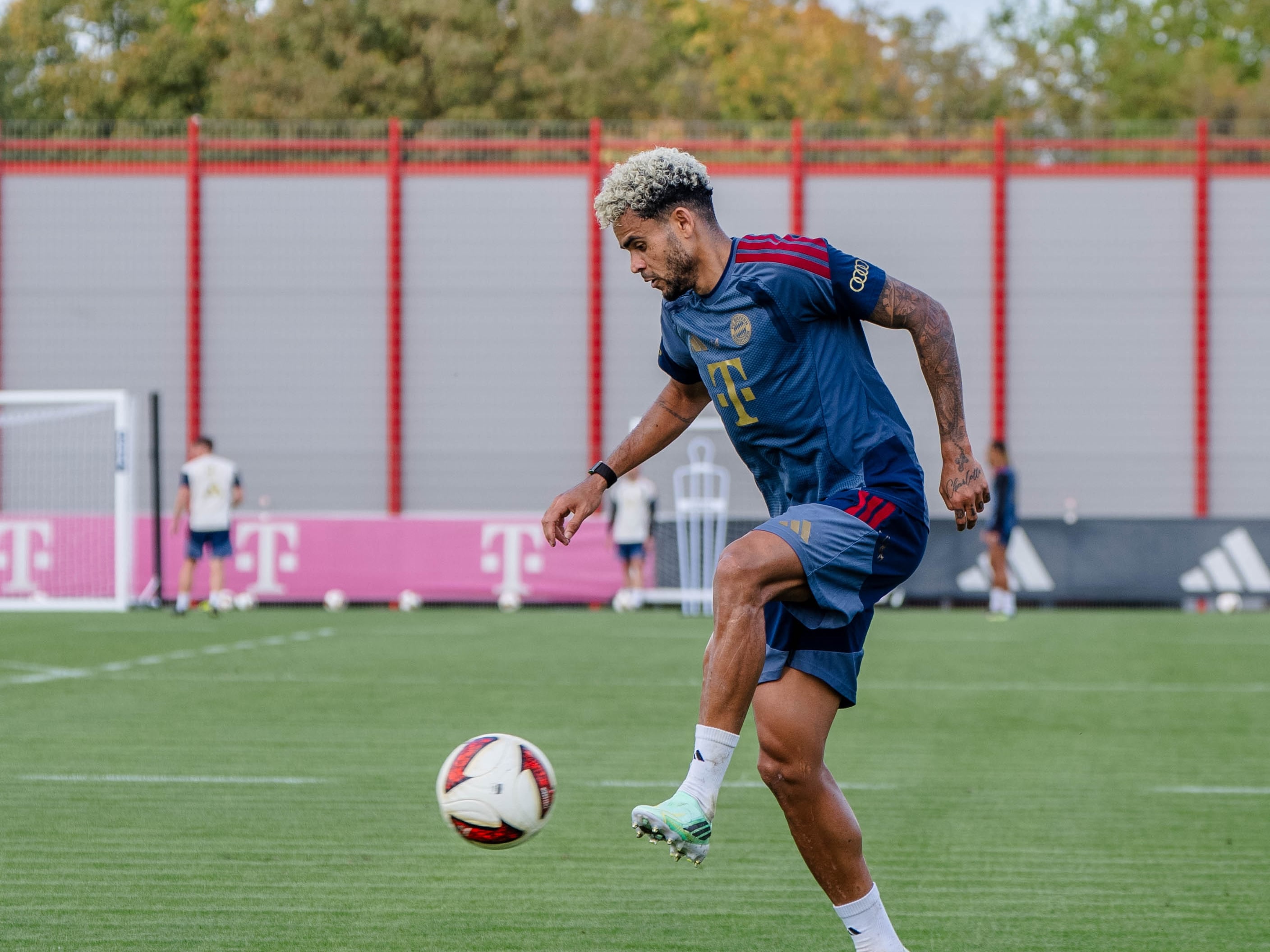 Luis Díaz en su regreso a entrenamientos con el Bayern Múnich. (Photo by L. Vogt/FC Bayern via Getty Images)