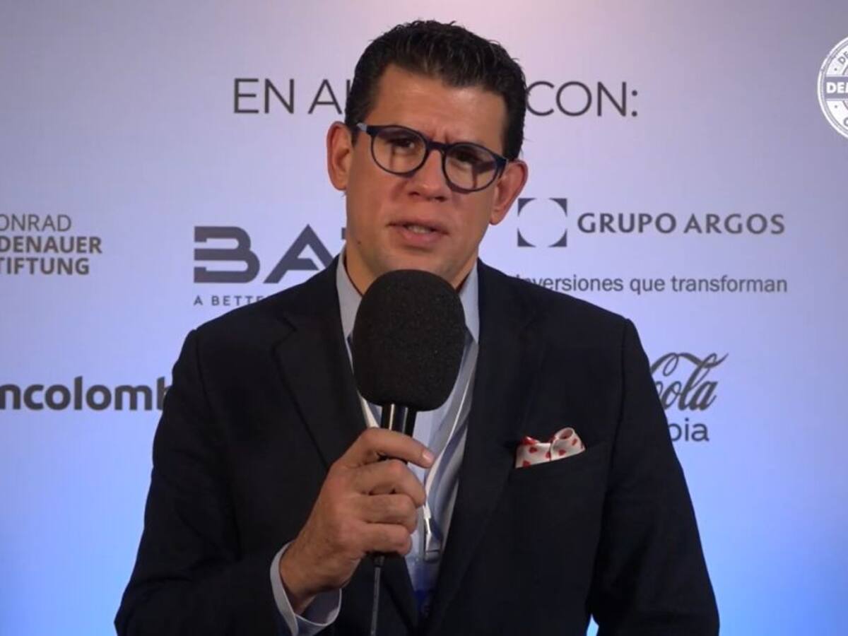 Felipe Cabrales resalta la importancia de "Desafíos de la Democracia"