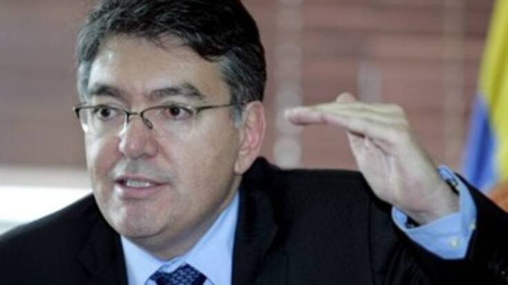 Judicatura revocó cuatro de los 14 días de cárcel impuestos al ministro Mauricio Cárdenas