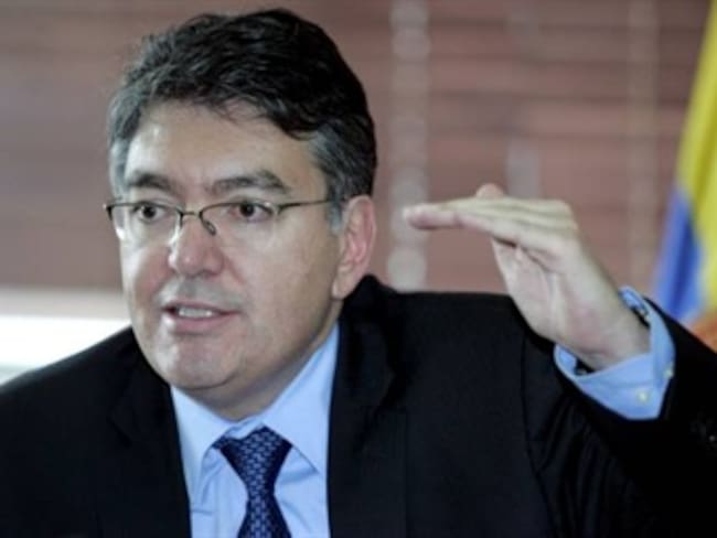 Judicatura revocó cuatro de los 14 días de cárcel impuestos al ministro Mauricio Cárdenas