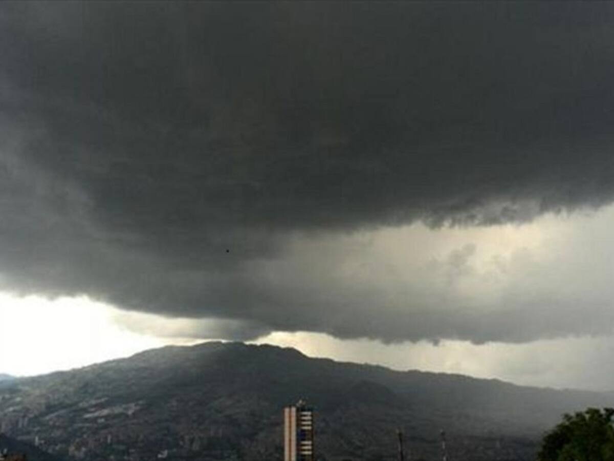 Lluvias generaron emergencias en Medellín y Bello