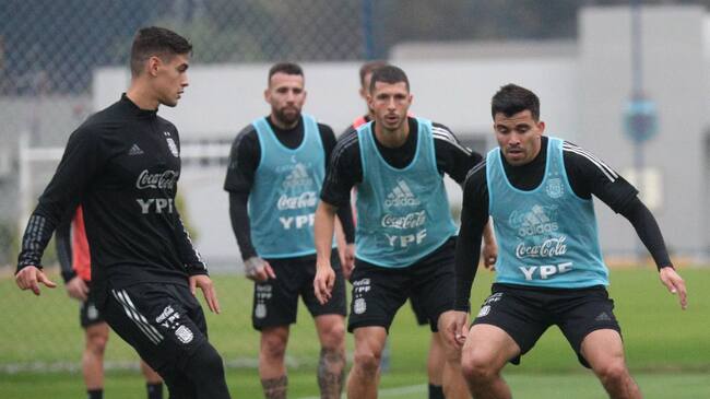 Argentina entrena pensando en el partido ante Colombia