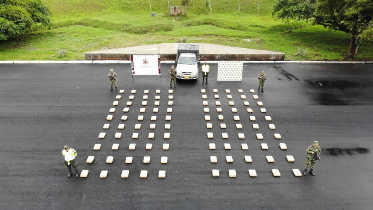 Incautan más de media tonelada de estupefacientes en carreteras del Huila