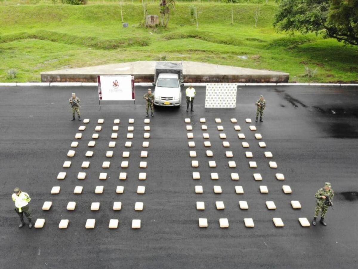 Incautan más de media tonelada de estupefacientes en carreteras del Huila