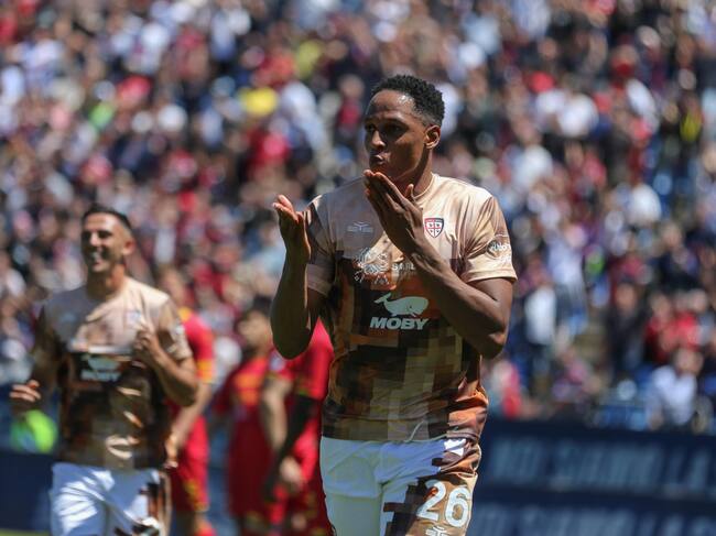 Cagliari (Italy), 05/05/2024.- Cagliari's Yerry Mina celebrates after scoring the 1-0 goal during the Italian Serie A soccer match between Cagliari Calcio and US Lecce at the Unipol Domus stadium in Cagliari, Italy, 05 May 2024. (Italia) EFE/EPA/FABIO MURRU