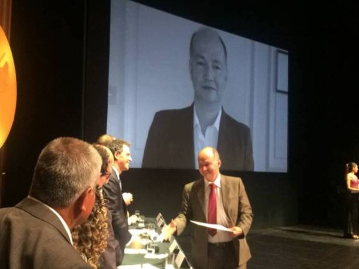 César Augusto González ganó uno de los premios Simón Bolívar