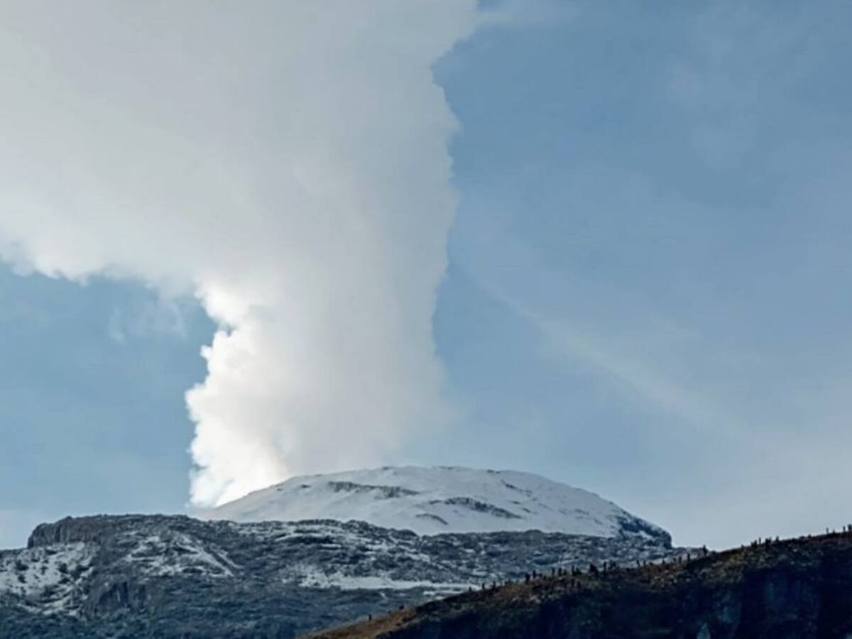 Posible caída de ceniza en cercanías al Ruíz