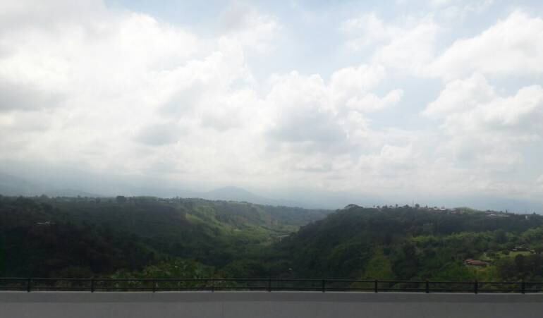 Desde las 5:20AM hasta las 9:00AM Toda la información local en Caracol Radio