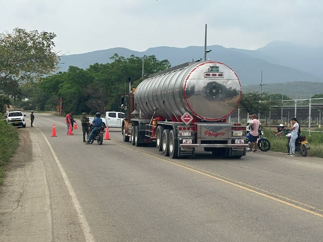 Cierre del anillo vial de Cúcuta tras atentado que dejó cinco militares heridos. / Foto: Camilo Picón.