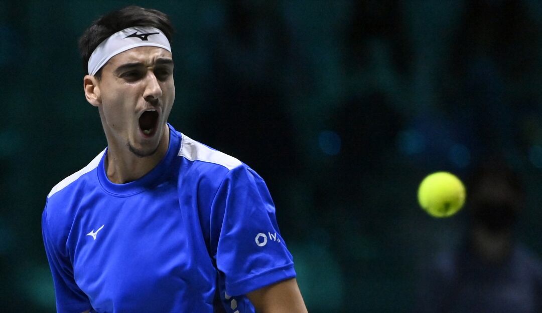 Lorenzo Sonego festeja su victoria sobre Reilly Opelka en el debut ante Estados Unidos.