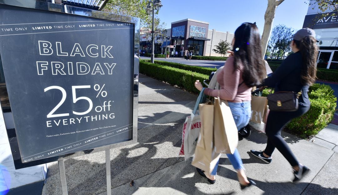 EE.UU. celebra Black Friday con escasez de productos y aumento de precios
