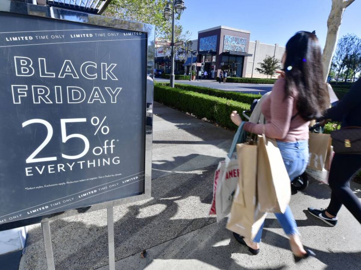 EE.UU. celebra Black Friday con escasez de productos y aumento de precios