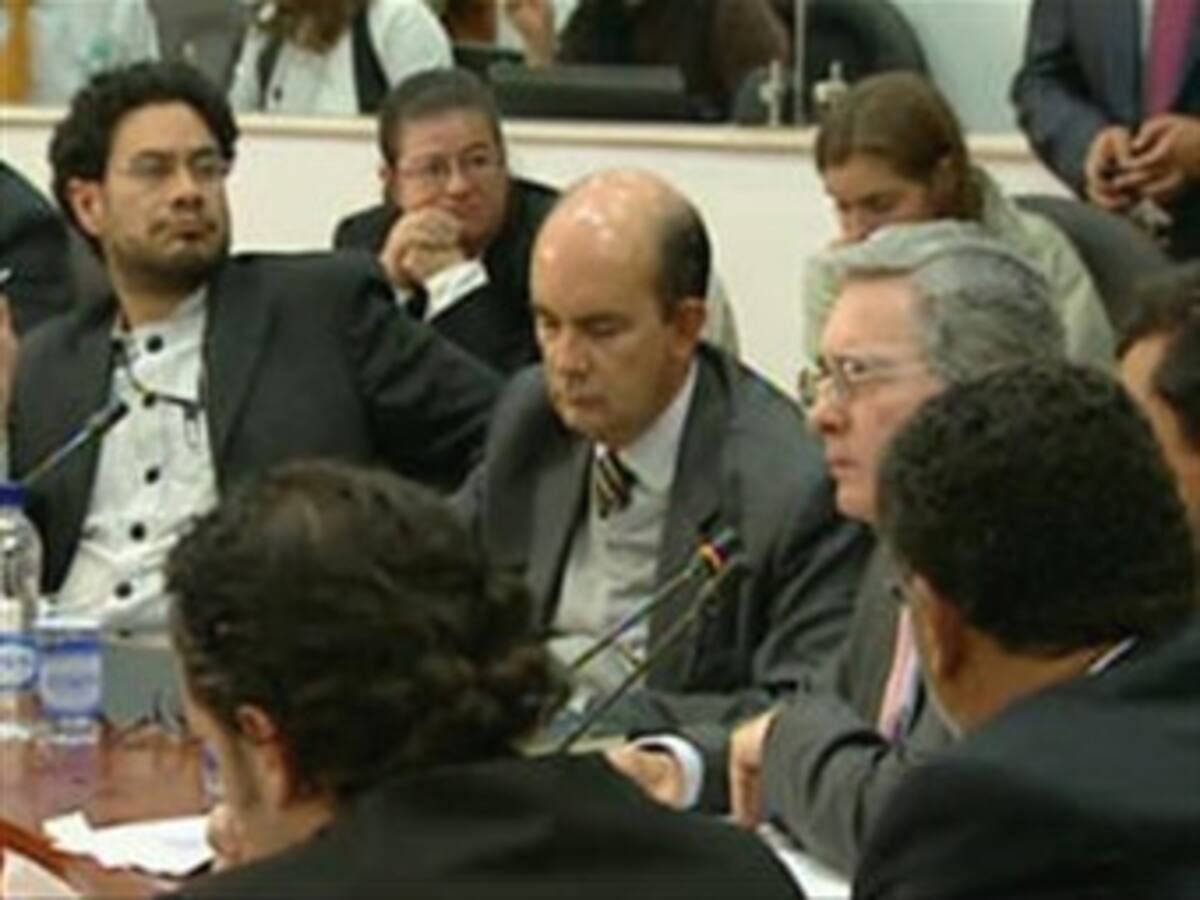 Uribe tendrá que responder ante el Congreso de EEUU: Cepeda