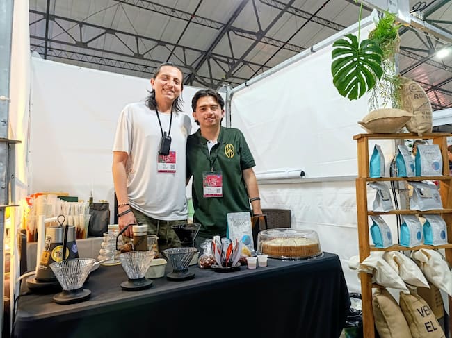Camilo y Santiago Criollo, ingenieros y empresarios de 9K Coffee, presentes en Café Fest en Manizales.