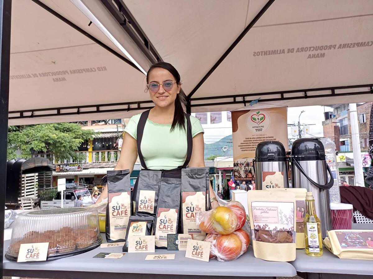 Nancy creció en zona azotada por violencia, pero salió adelante con cultivos de café