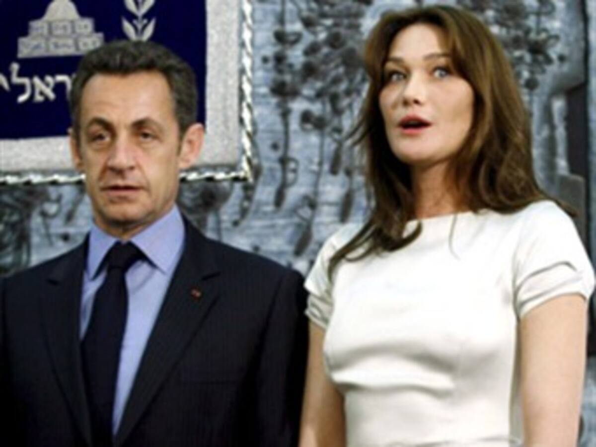 Carla Bruni ingresa en una clínica para dar a luz