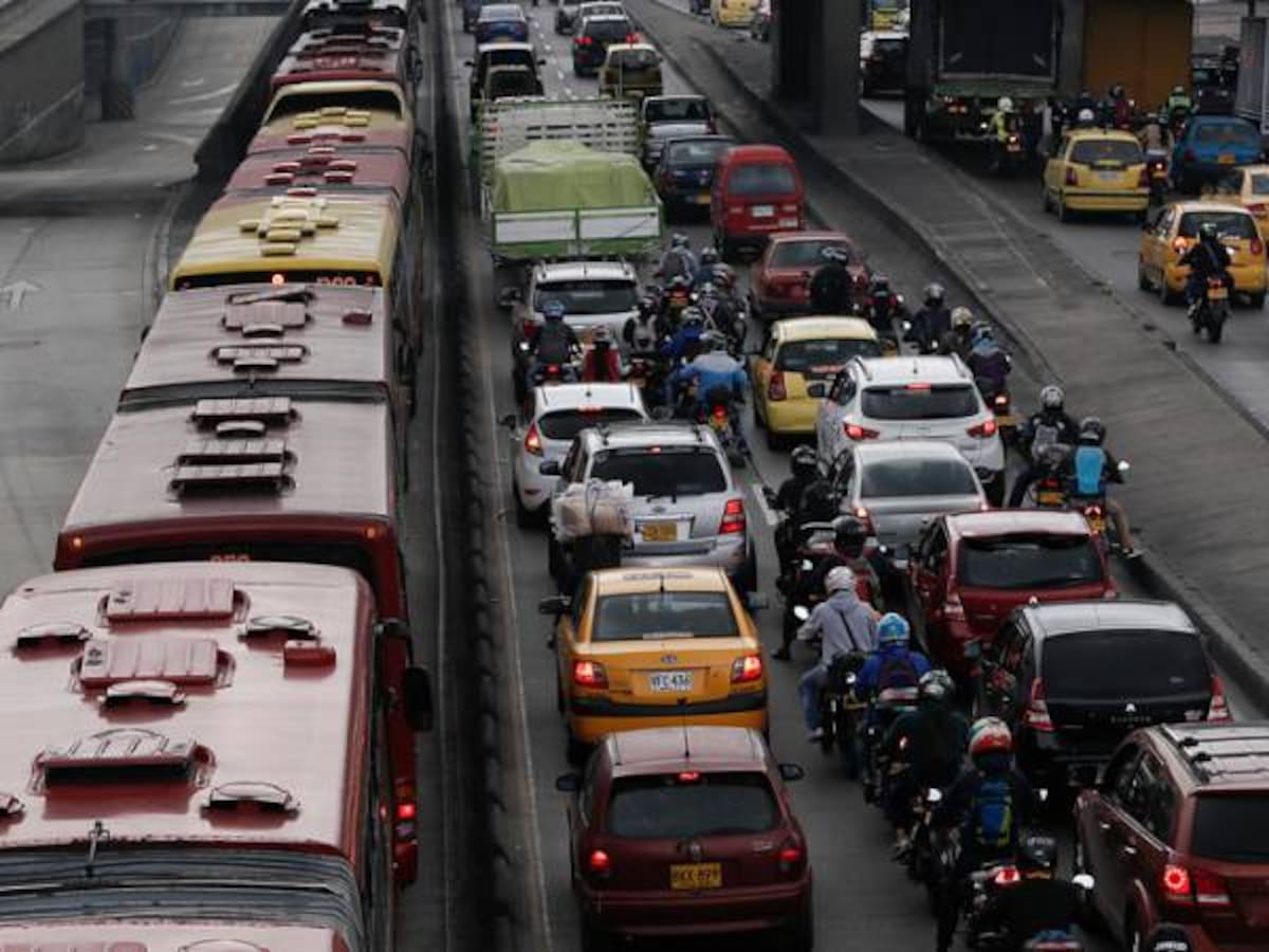 Desde este lunes 15.000 vehículos más tendrán pico y placa en Bogotá