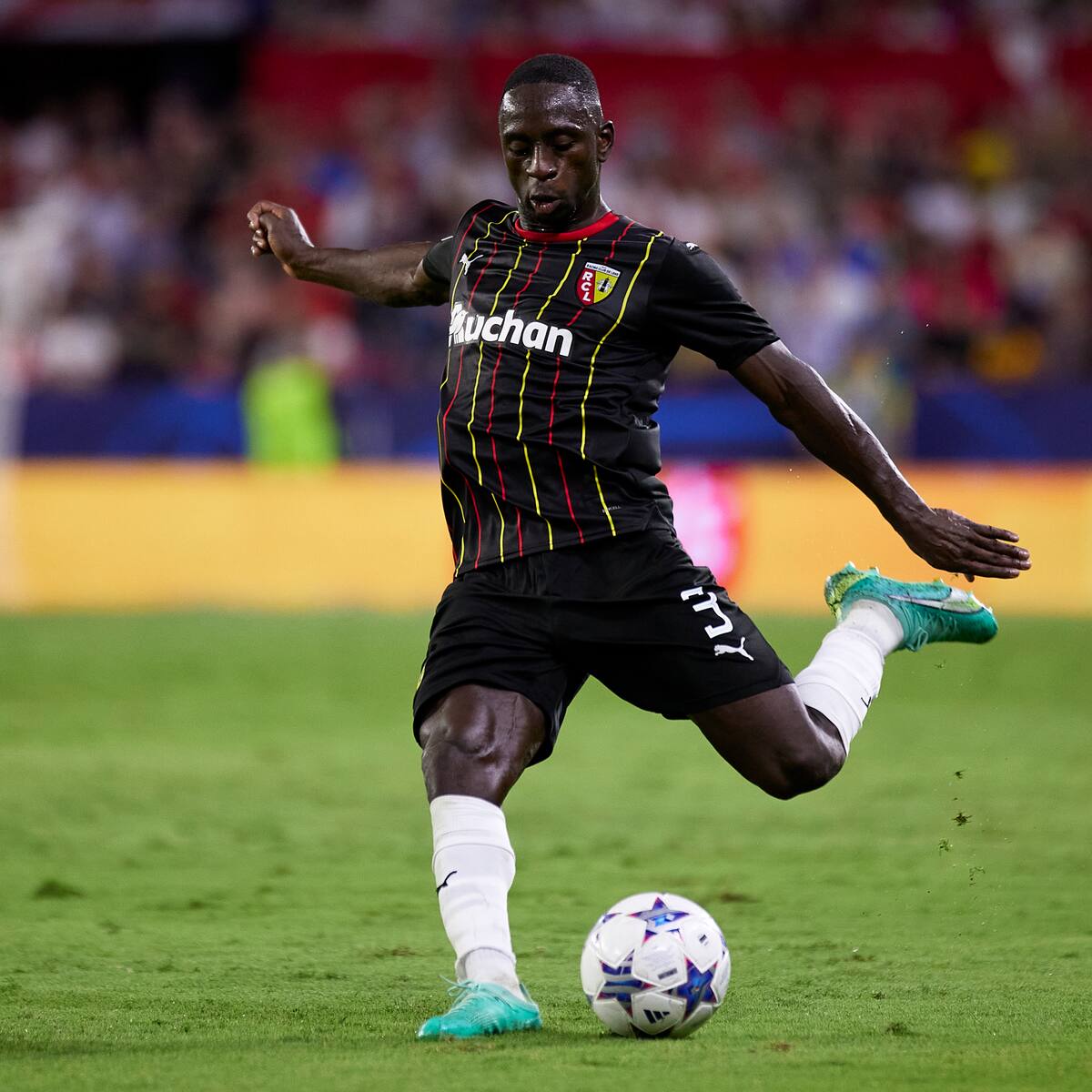 Déiver Machado debuta en la Champions League con un valioso empate en Sevilla