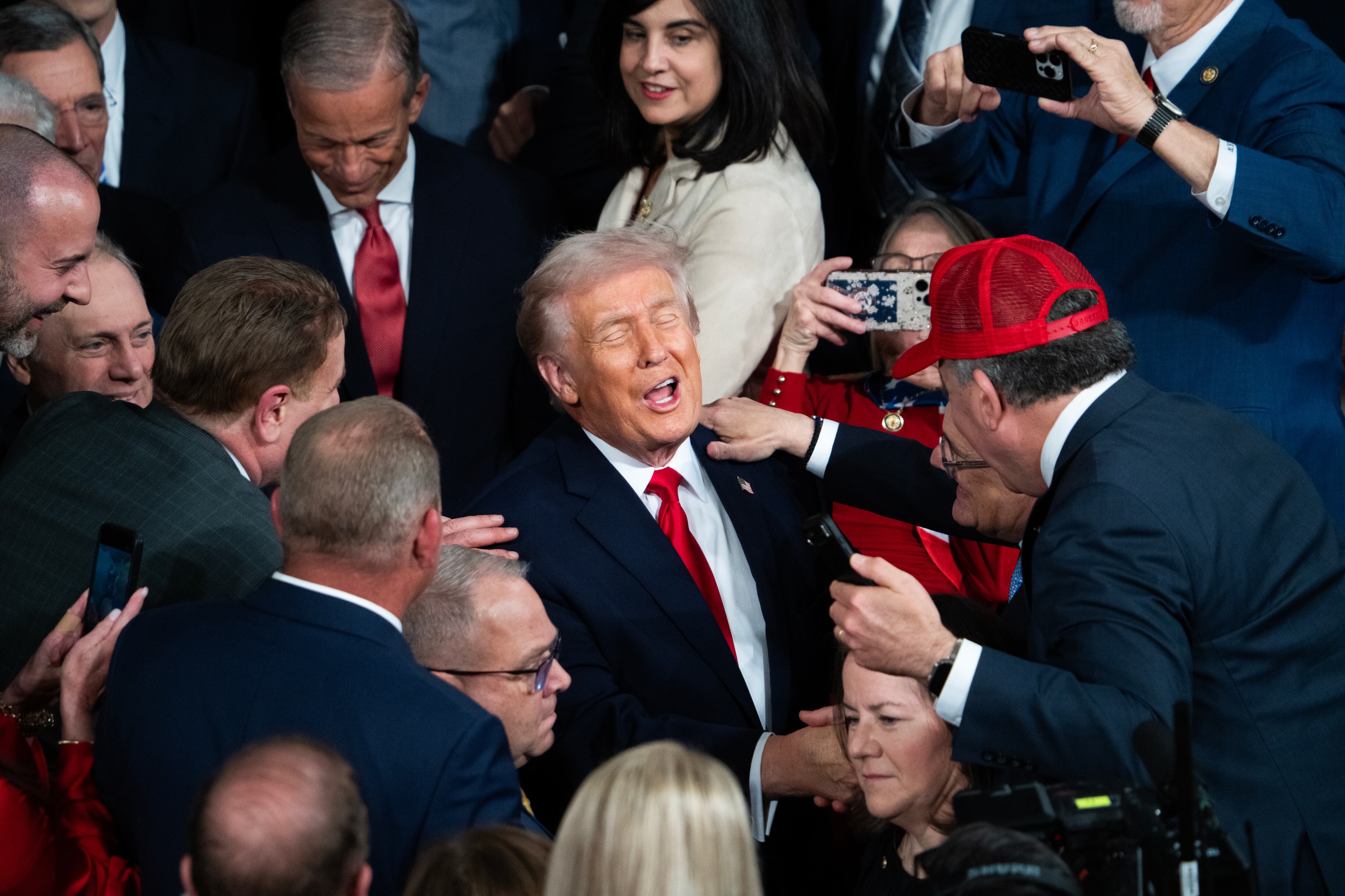 El presidente Donald Trump entregó un discurso del Estado de la Unión en el que reiteró sus logros en materia internacional, aseguró que habrá más y mejores resultados durante el próximo año e insistió en culpar a los demócratas de los problemas internos.
(Foto: Tom Williams/CQ-Roll Call, Inc via Getty Images)