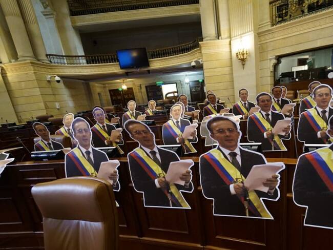 Bancada del C. Democrático sorprendió con homenaje a Uribe en el Congreso