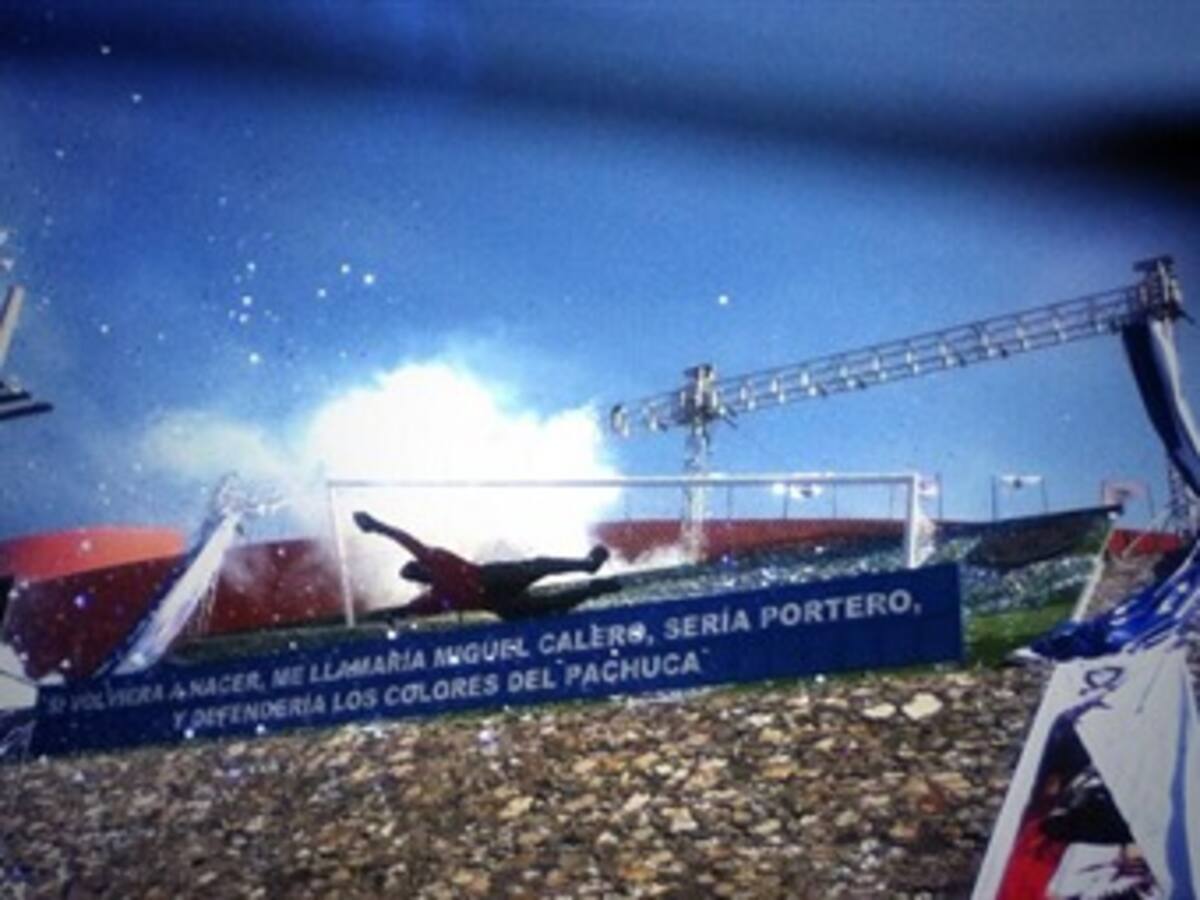 Pachuca develó monumento en homenaje a Miguel Calero