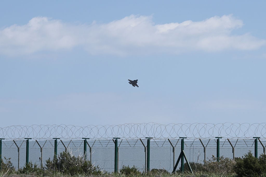 Evacuaciones en Chipre tras ataque iraní contra una base militar británica. (Photo by Alexis Mitas/Getty Images)
