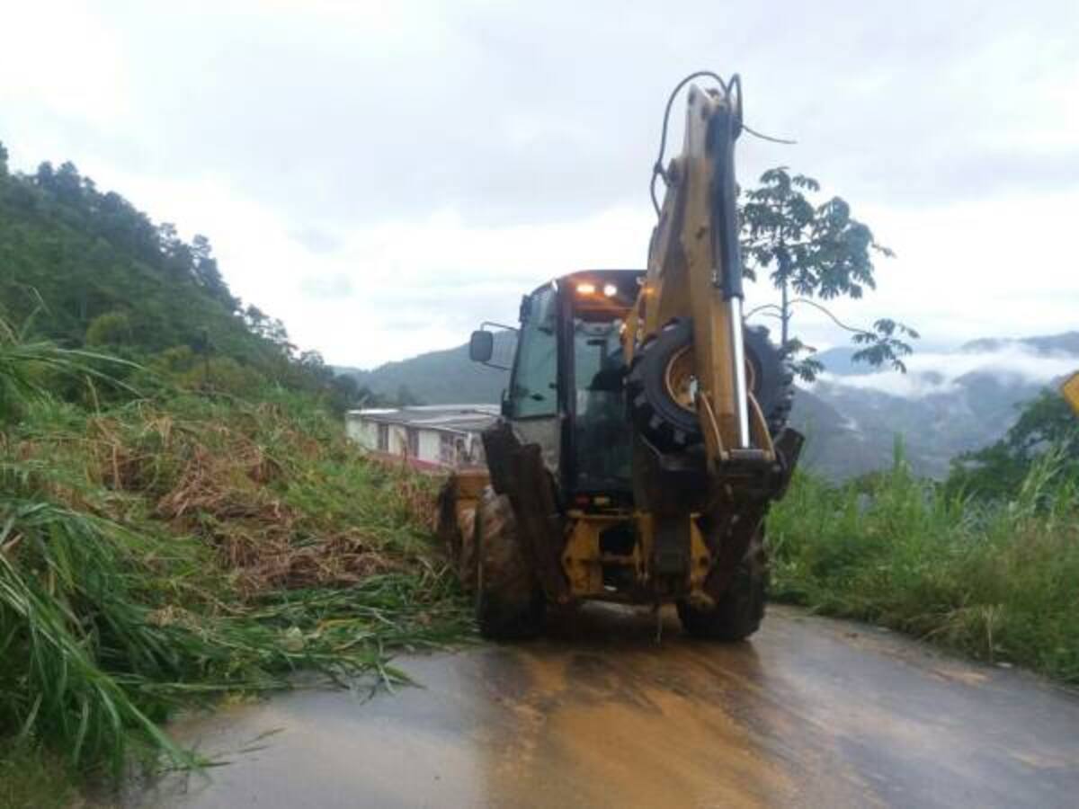 Los combos de maquinaria garantizan la movilidad en Caldas en Plan Retorno