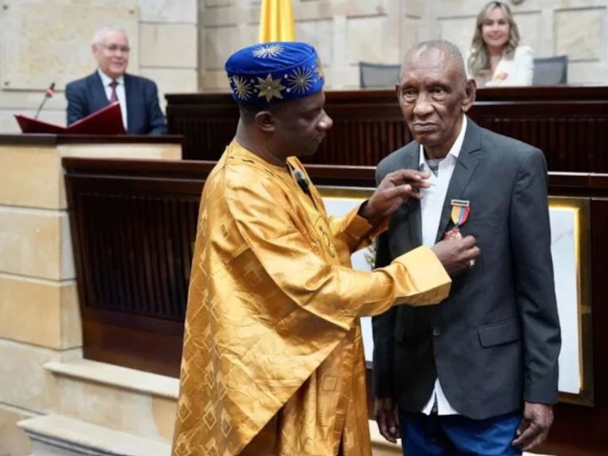 Congreso condecora a Kid Pambelé con la Orden de la Democracia Simón Bolívar