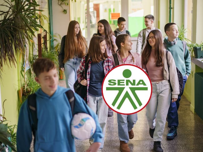 De fondo: Estudiantes dirigiéndose a su clase (Cortesía: Getty Images). Abajo a la derecha se encuentra el logo del Servicio Nacional de Aprendizaje (SENA)