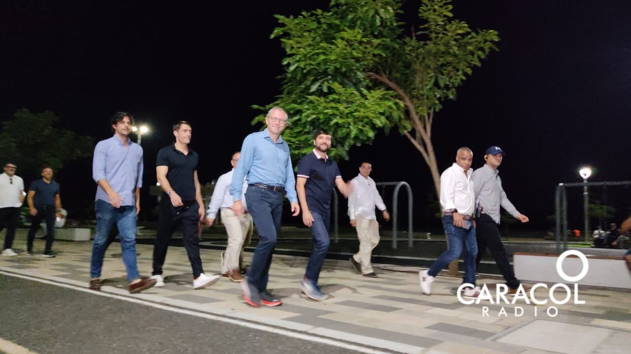 El presidente de la Fórmula 1, Stefano Domenicali, recorre Barranquilla en compañía del alcalde Jaime Pumarejo