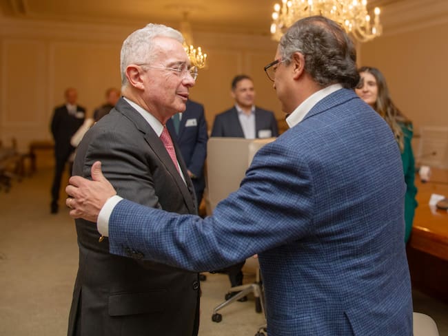 El expresidente Álvaro Uribe y el presidente Gustavo Petro. Foto: Presidencia de la República