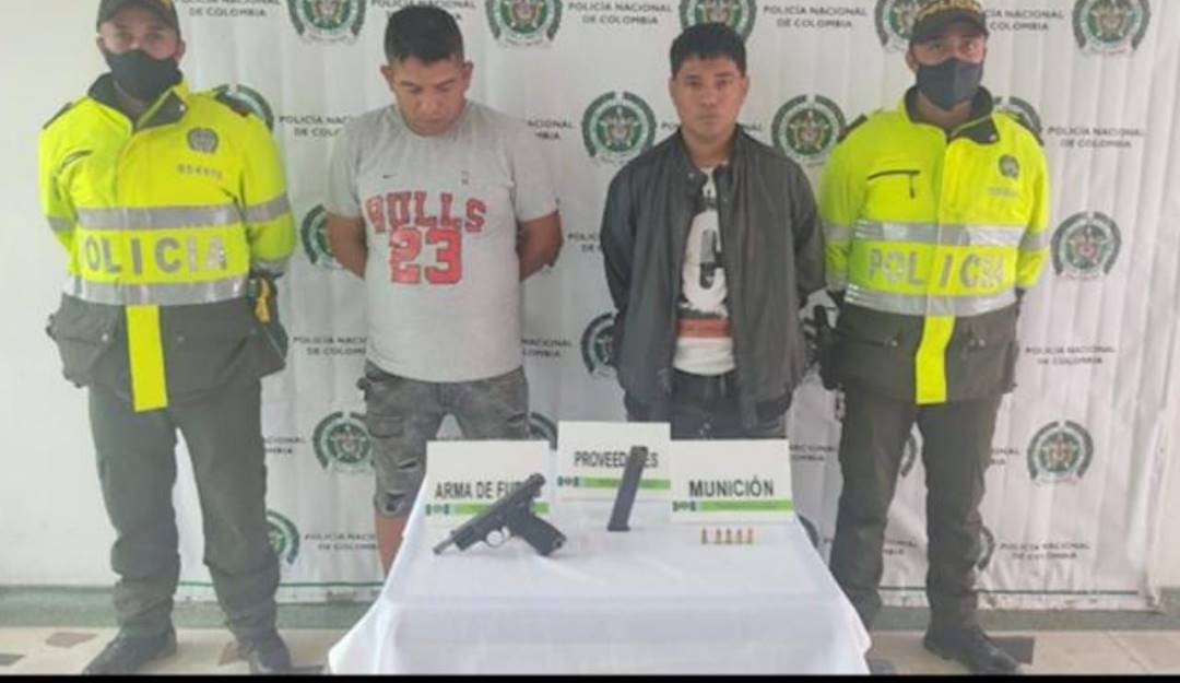 Policía de Bogotá - Capturados con arma de fuego