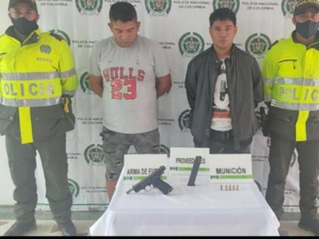 Policía de Bogotá - Capturados con arma de fuego