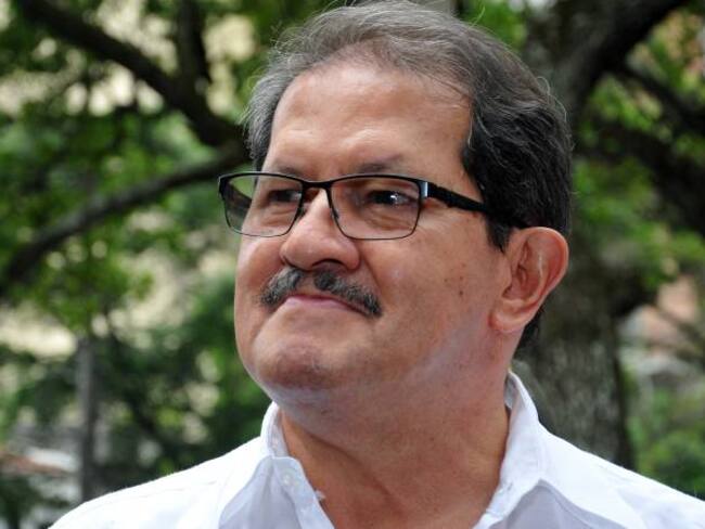 No soy candidato y nadie me ha ofrecido serlo: Angelino Garzón