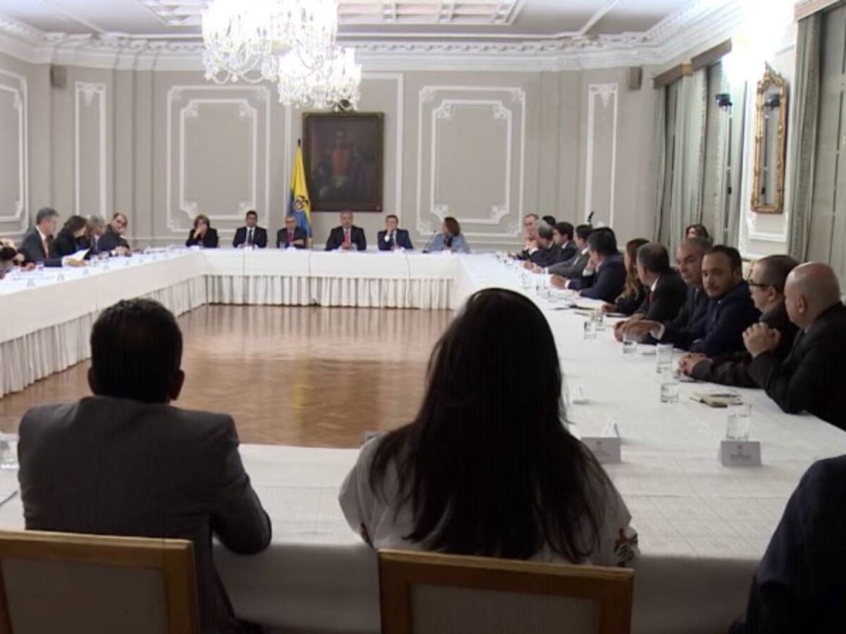 Avanza reunión de Duque, promotores de consulta anticorrupción y partidos