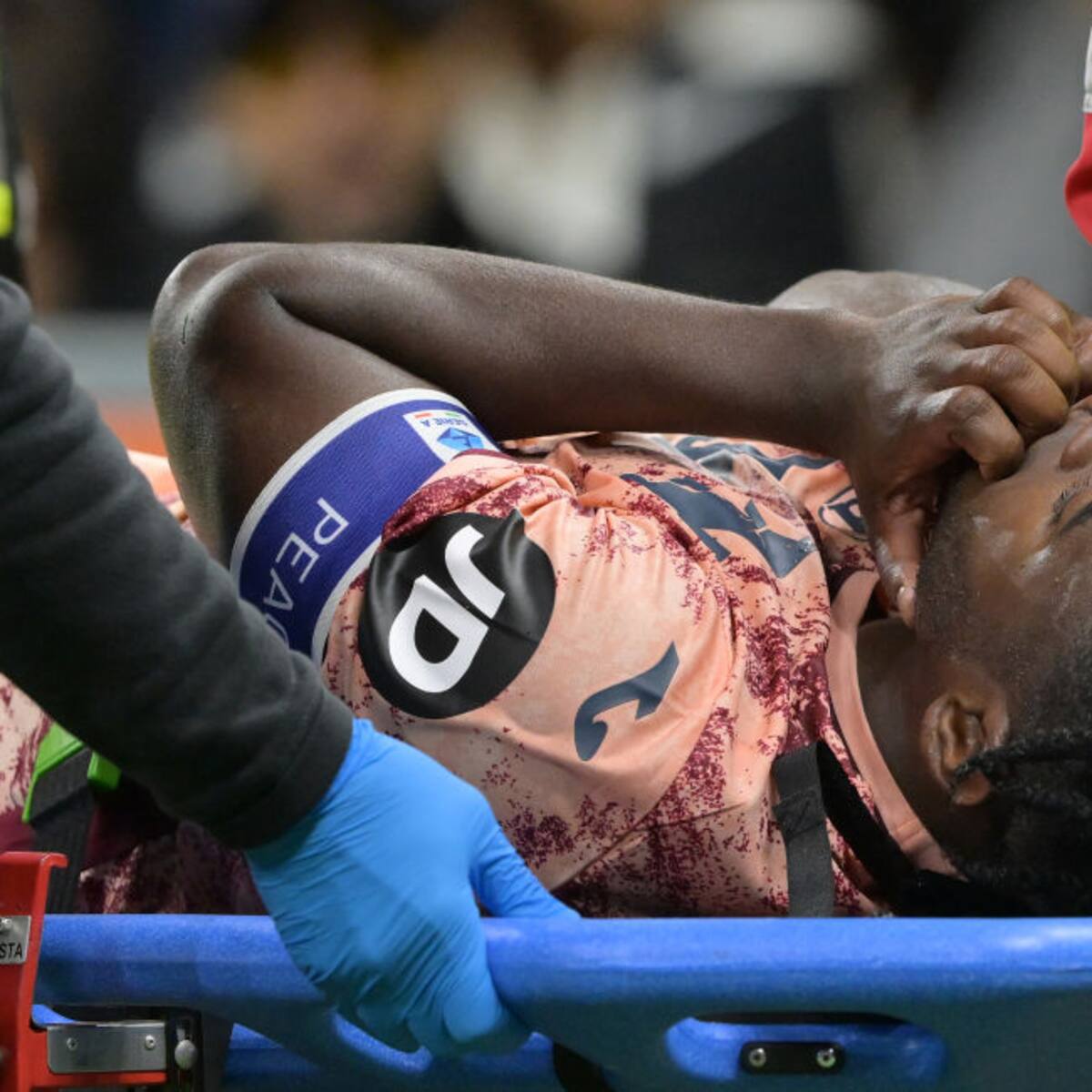 Torino confirma la grave lesión de Duván Zapata: este será su tiempo fuera de las canchas