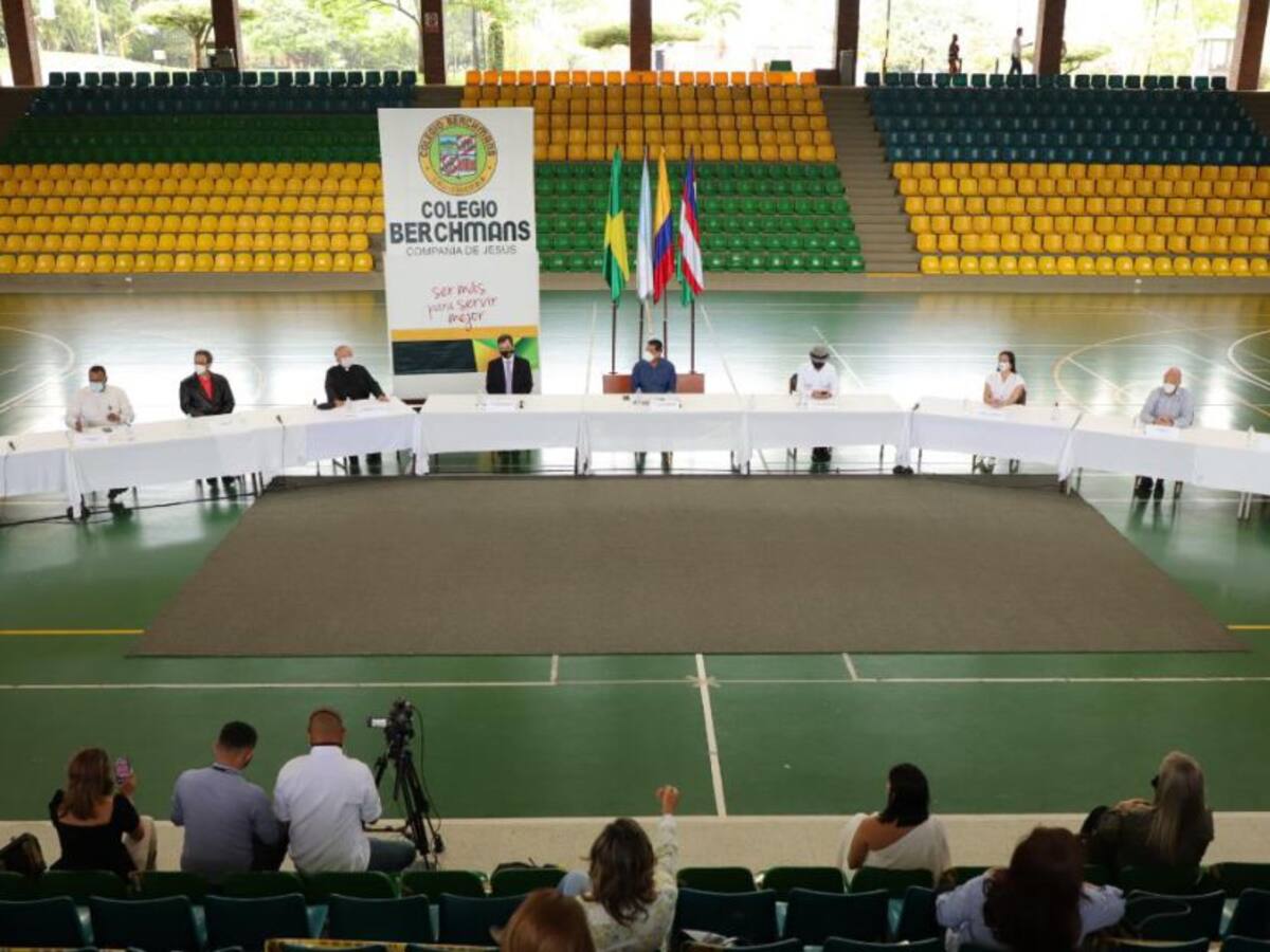 Alcaldía y colegios privados firman pacto para retomar clases presenciales