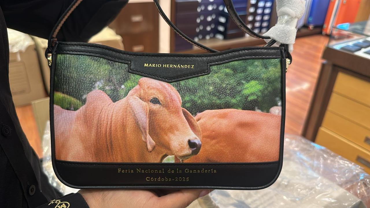 Bolso en cuero inspirado en la 63 Feria Nacional de la Ganadería.