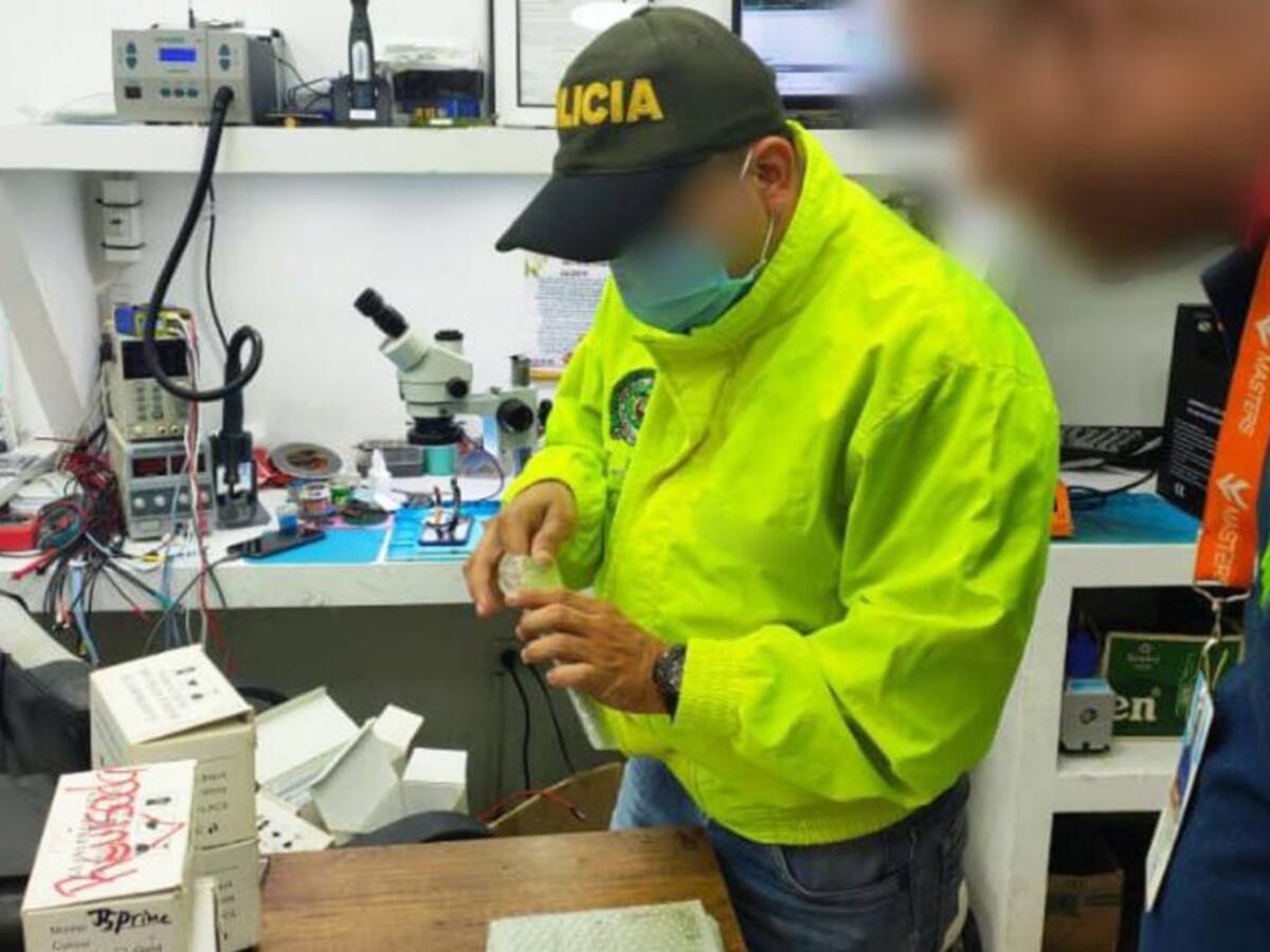 Suspensión temporal a local donde al parecer se manipulan celulares